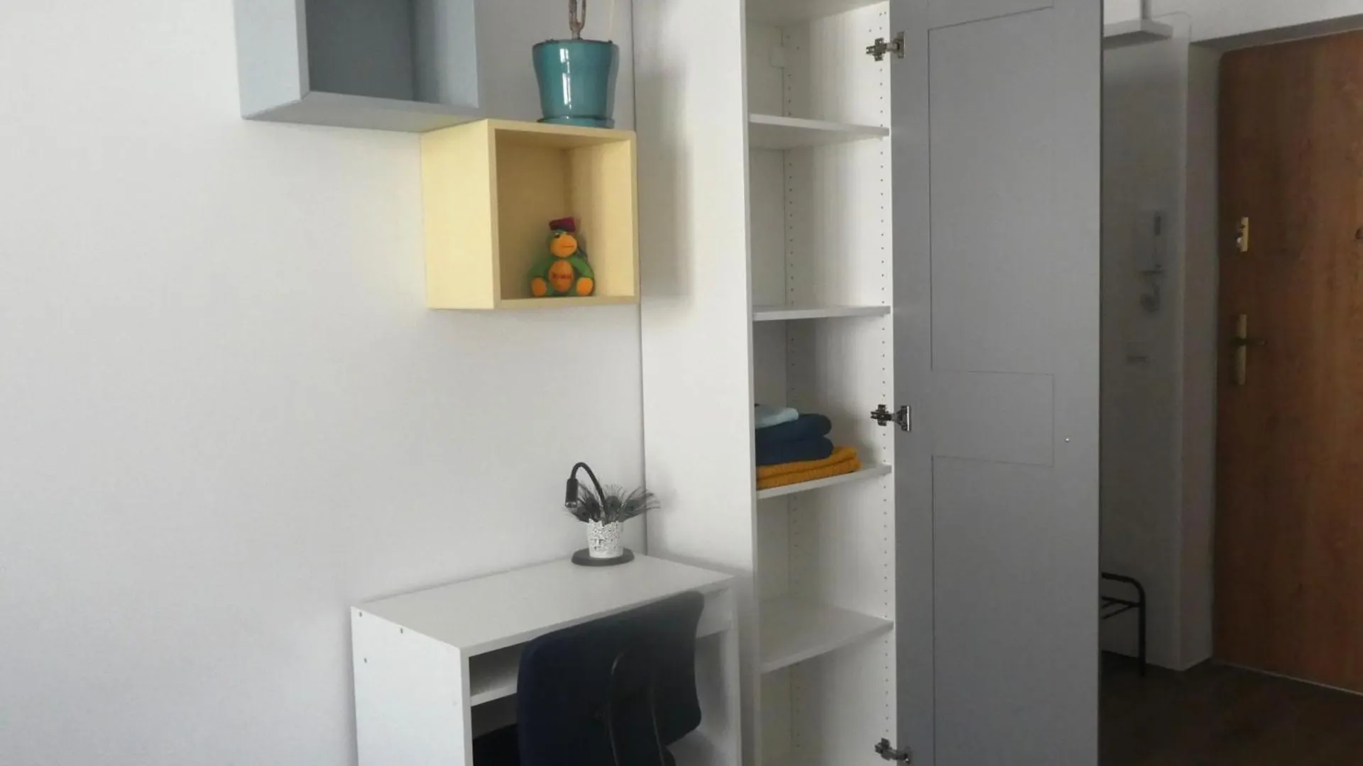 Apartment Studio Yellow Dragon Krakow Poland